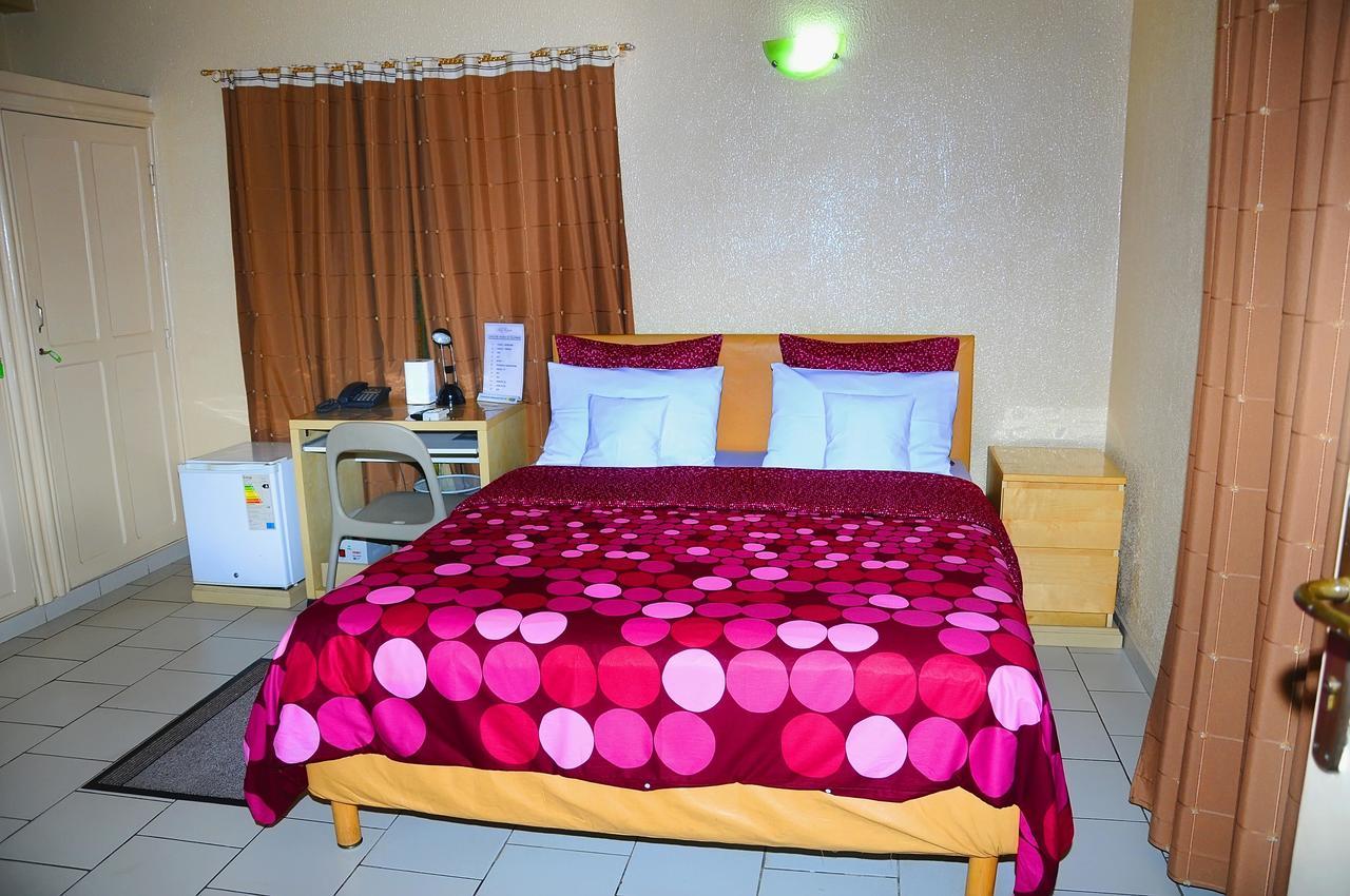 Hotel Saint Thomas Lomé Exteriör bild
