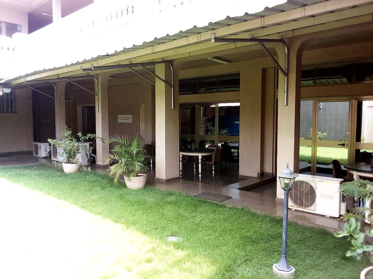 Hotel Saint Thomas Lomé Exteriör bild